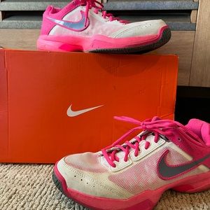 Women’s Pink & Gray Tennis Court Shoes🎾.  Size 9.